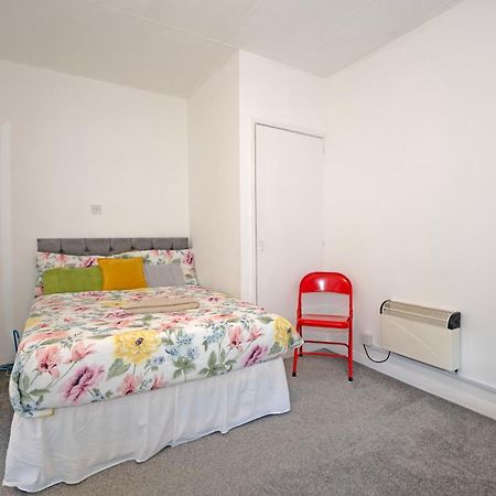 Flat In Clapham Budget Friendly Stay Лондон Екстер'єр фото