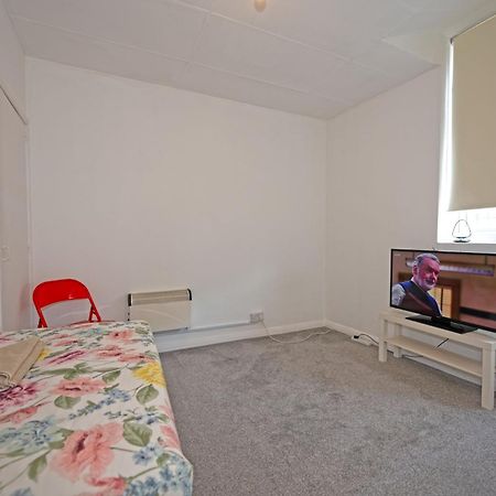 Flat In Clapham Budget Friendly Stay Лондон Екстер'єр фото