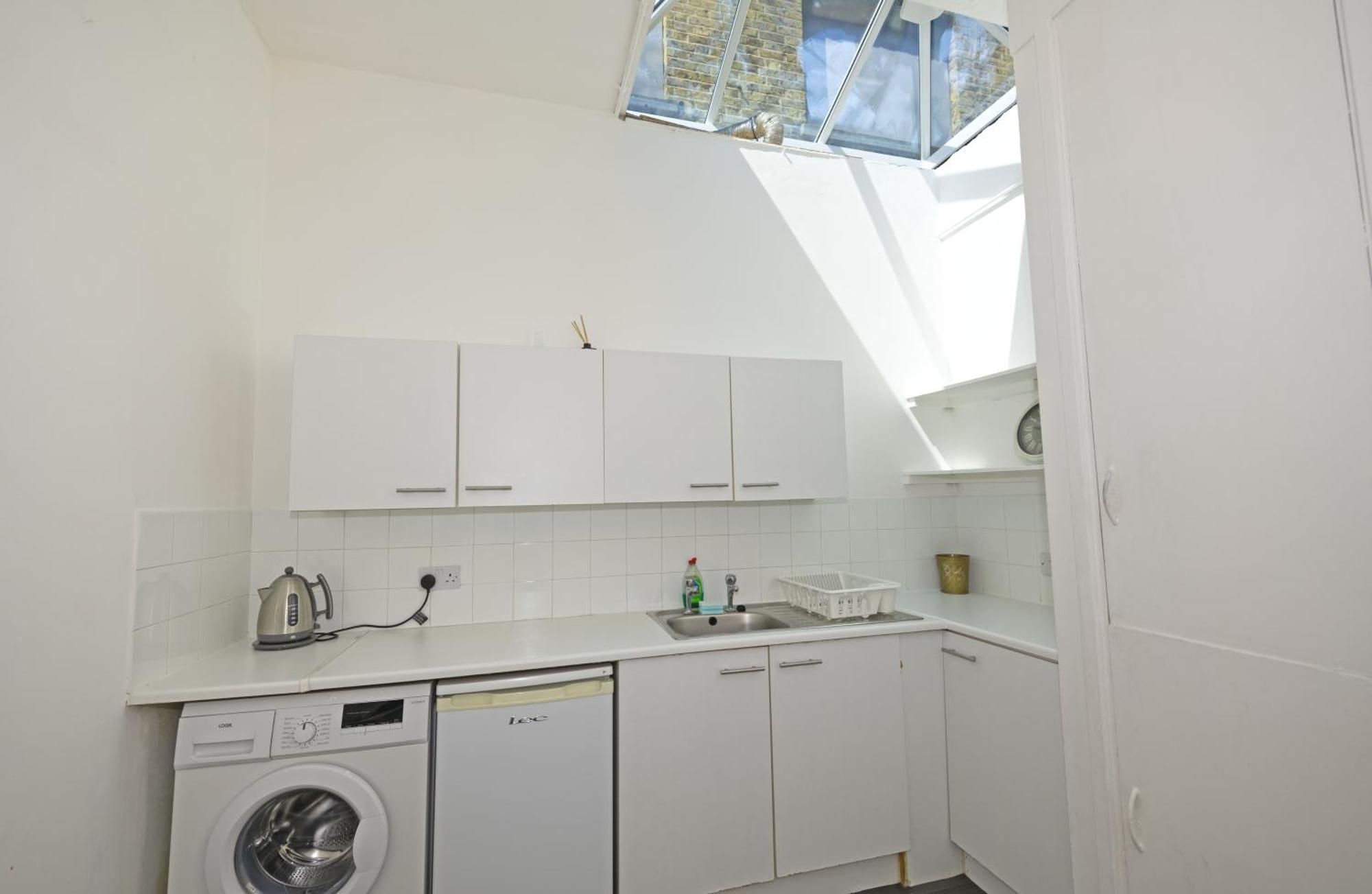 Flat In Clapham Budget Friendly Stay Лондон Екстер'єр фото